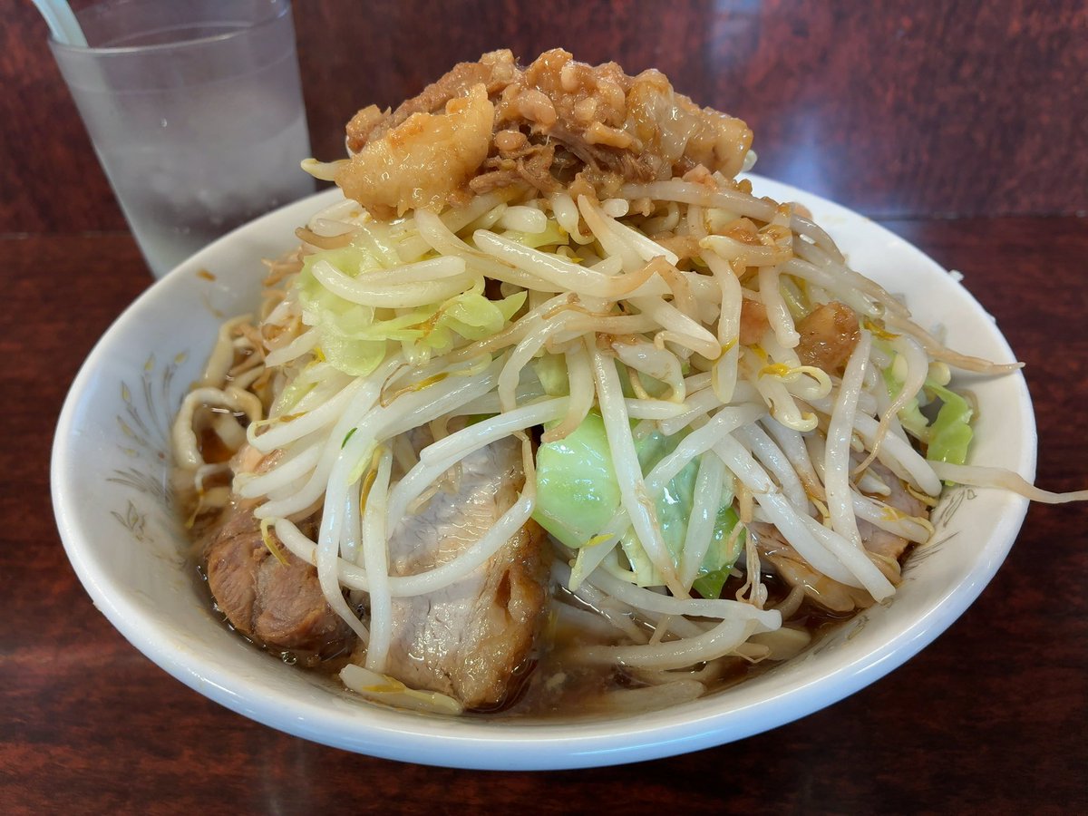 rsry525's tweet photo. ラーメン二郎　めじろ台店
小ラーメン　麺少なめ　NYA
11時台30分待ち
美味しかったー！ https://t.co/x5oidCuVtF