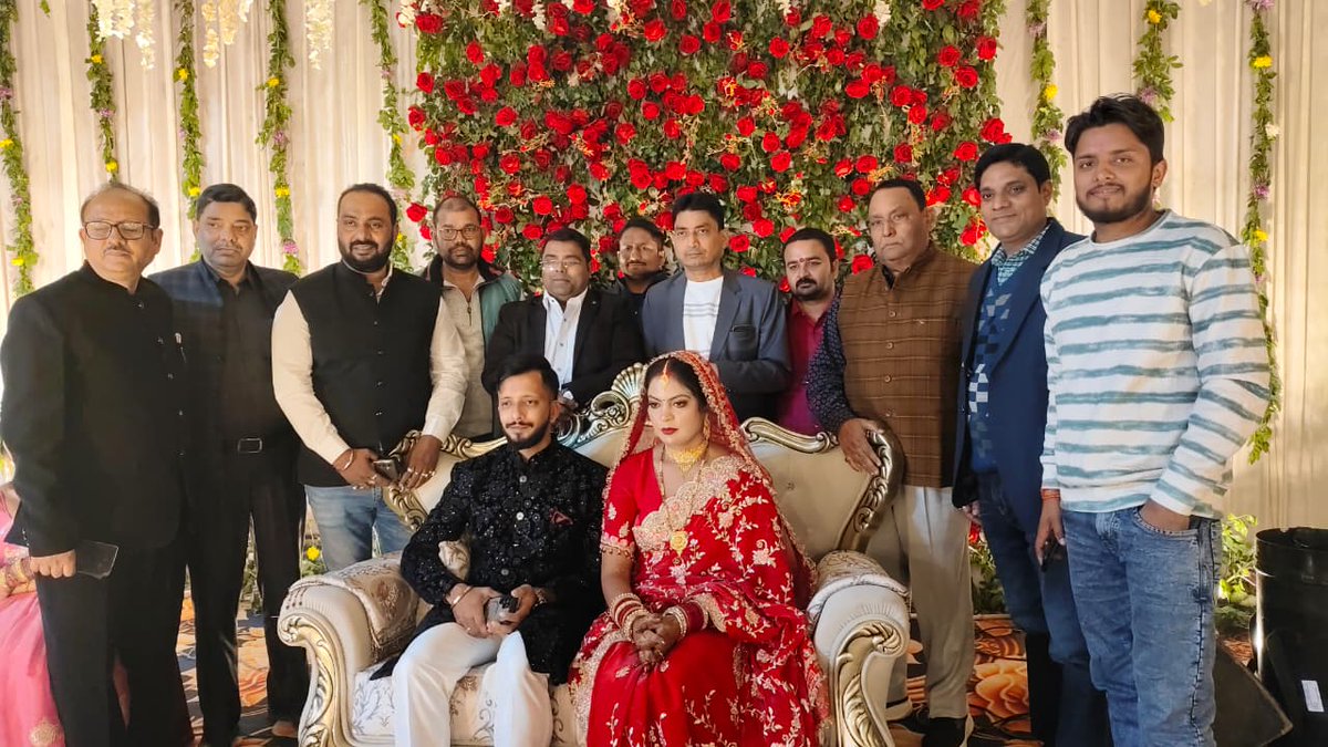 ManmohanKajubjp's tweet image. देर रात्रि बस्ती सदर विधानसभा में अपने  विभिन्न शुभचिंतकों के यहां आयोजित मांगलिक कार्यक्रम में सम्मिलित होकर शुभकामना दिया।