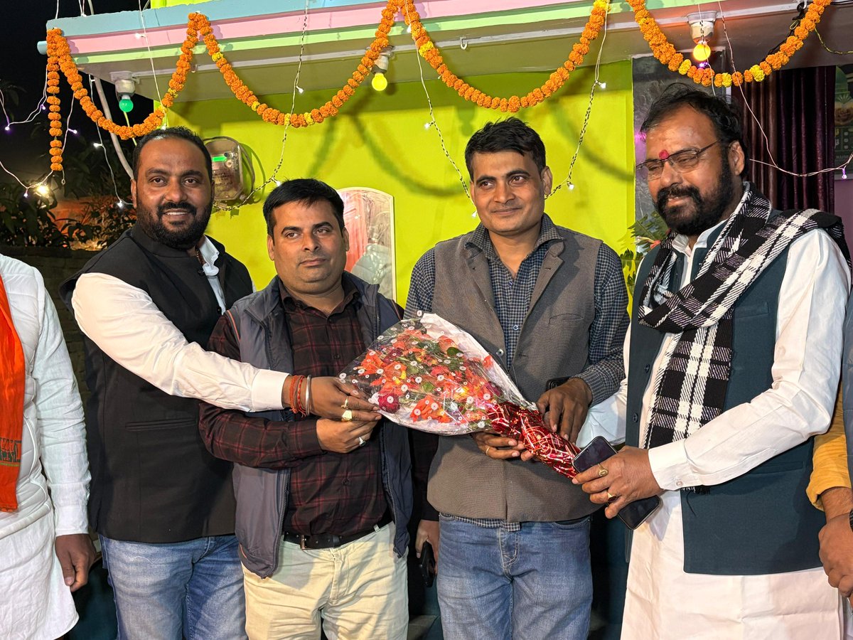 ManmohanKajubjp's tweet image. देर रात्रि बस्ती सदर विधानसभा में अपने  विभिन्न शुभचिंतकों के यहां आयोजित मांगलिक कार्यक्रम में सम्मिलित होकर शुभकामना दिया।