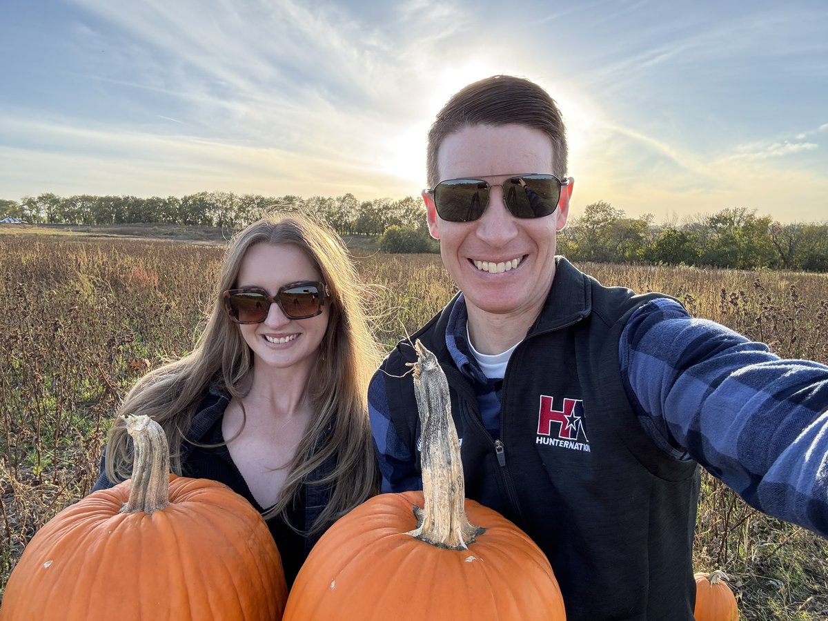 ZachMark12's tweet photo. Lots going on lately, Amanda said yes!! 💍 Life is good ❤️ https://t.co/yTzaEr1s1I
