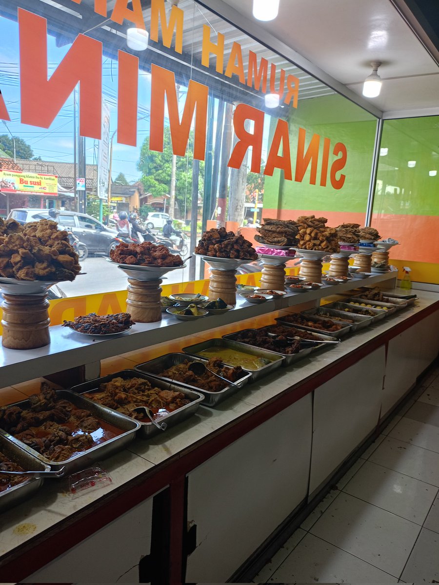 binter299's tweet image. as always naspad, walaupun makan nya nantian si #GayJogja