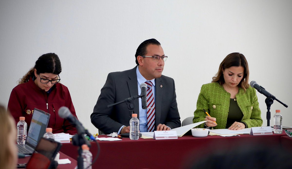 difhgo's tweet image. El titular del Sistema DIF Hidalgo, Ricardo Alvizo, encabezó la 16.ª sesión extraordinaria de la Junta de Gobierno, donde se presentaron las adecuaciones presupuestales que fortalecen los programas en beneficio de las familias hidalguenses. 📊🙌🏻✨

#EsPorTi