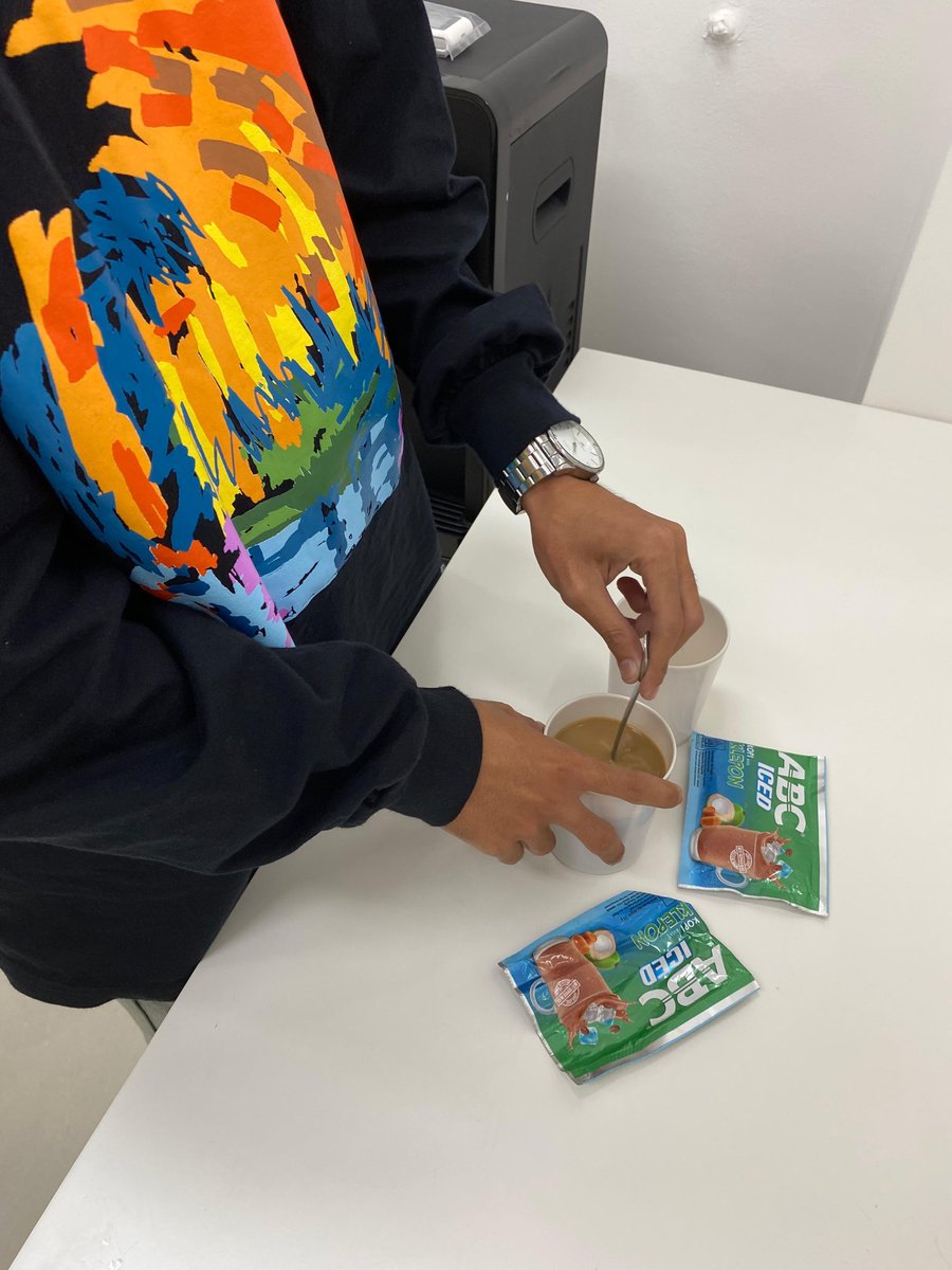 Adelineexl's tweet photo. Gara2 liat tweet kaka ini jadi nyuruh adek gw beli abc klepon jg ke warung wkwkwk emg seenak ituuu ternyata rasanya legit bgt https://t.co/ZLOrnKb5u9