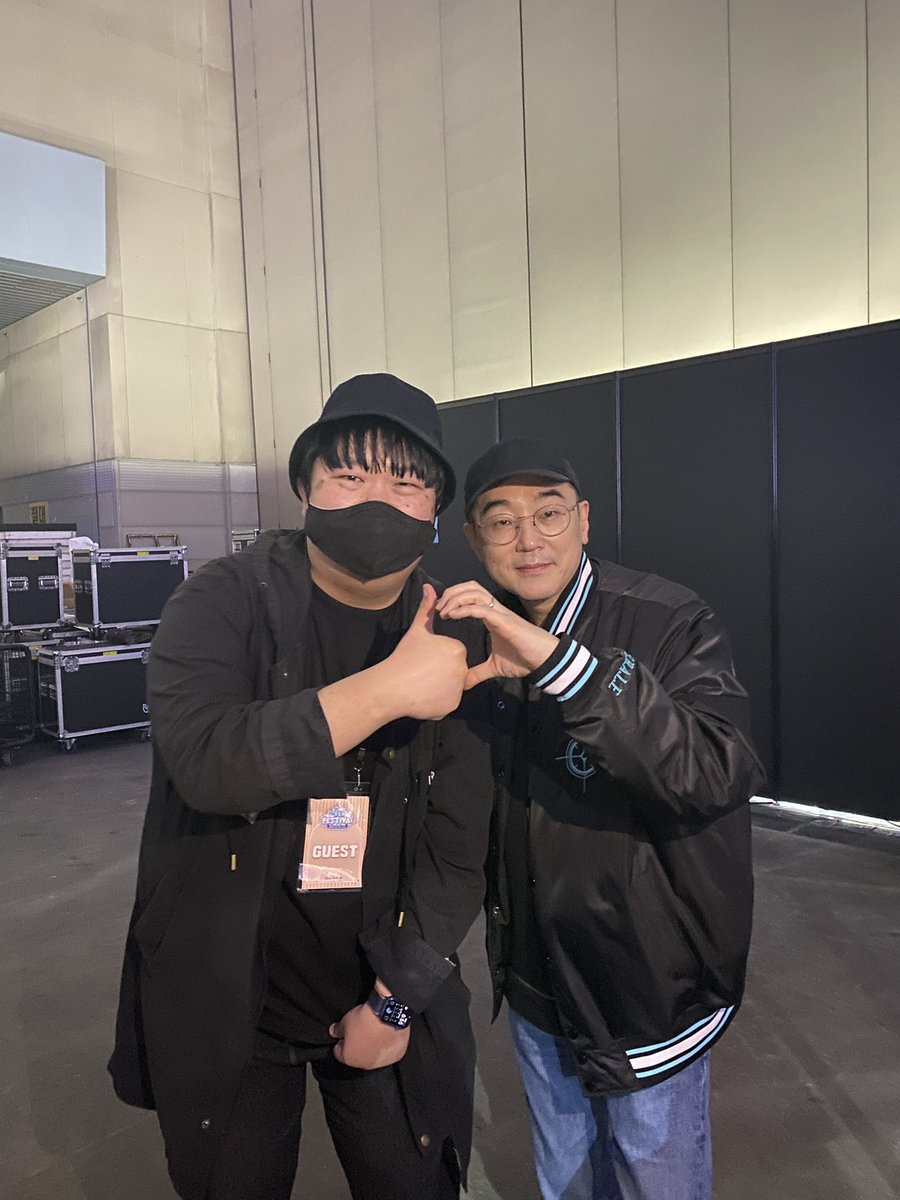 뒷북이지만 블루아카이브 4주년 페스티벌의 PA 어시스트 엔지니어로 참여했습니다..!

아티스트나 DJ로서 나설때도 행복하지만, 이렇게 엔지니어로서 많은 분들이 공연을 잘 마칠 수 있도록 도와드리는 보람도 아주 커서 행복합니다. 

정말 많은 분들 함께 즐겨주셔서 감사합니다..!

#블루아카이브