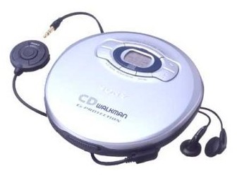 2000年4月21日、『D-E660』が発売されました。単3電池2本駆動の