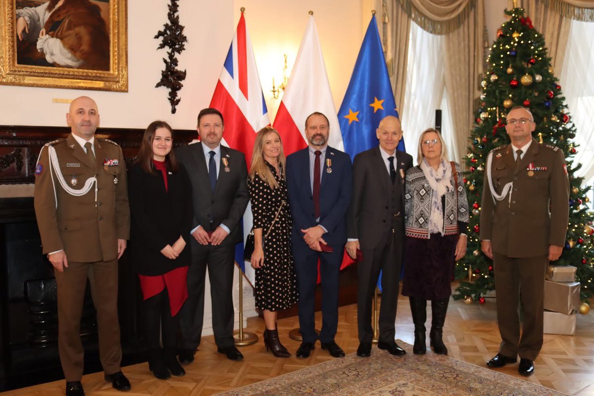 3 Years Ago today, the Polish Heritage Flight received the Polish Army Medal from Col Tomasz Ferfecki &amp; Col Robert Pawlicki on behalf of the Minister of National Defence of Poland Mariusz Blacszczak at the Embassy of the Republic of Poland in London 🇬🇧🇵🇱

In our wildest dreams we