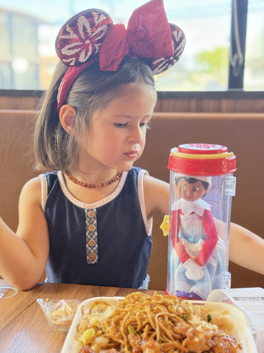 alexandcowboys's tweet image. My girl turns 4 on December 20th- want to get her a Dak jersey but 75$??? Who wants to pitch in so I can tell her Cowboys nation elves bought it ? 
Venmo @alexandrayoga  💙🏈 

If you can’t donate please share 🏈🏈