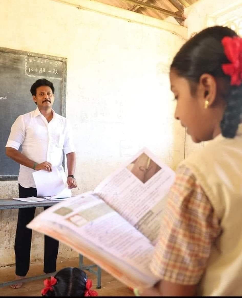 Mahalax80981567's tweet image. திராவிட பள்ளியில், கலைஞரின் மாணவர் மற்றும், தமிழ்நாடு பள்ளிக்கல்வித்துறையின் அமைச்சர் திரு. #AnbilMahesh Poyyamozhi  அவர்களுக்கு இனிய பிறந்தநாள் வாழ்த்துக்கள்...🖤❤️