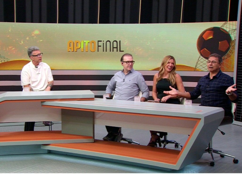 BANDistaSincero's tweet image. O #ApitoFinal, do Neto, com as participações de Marília Ruiz, Leandro Quesada e Oscar Roberto Godói, está confirmado na programação da Band para 2026.
O programa tem uma das melhores avaliações da grade.

🗞 Flávio Ricco