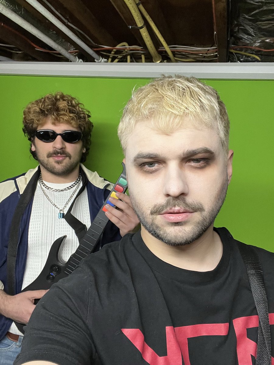 ZChumYT's tweet photo. Guitar hero live on stream, you choose what goes on the green screen. Live now. https://t.co/7iNSEq3oay