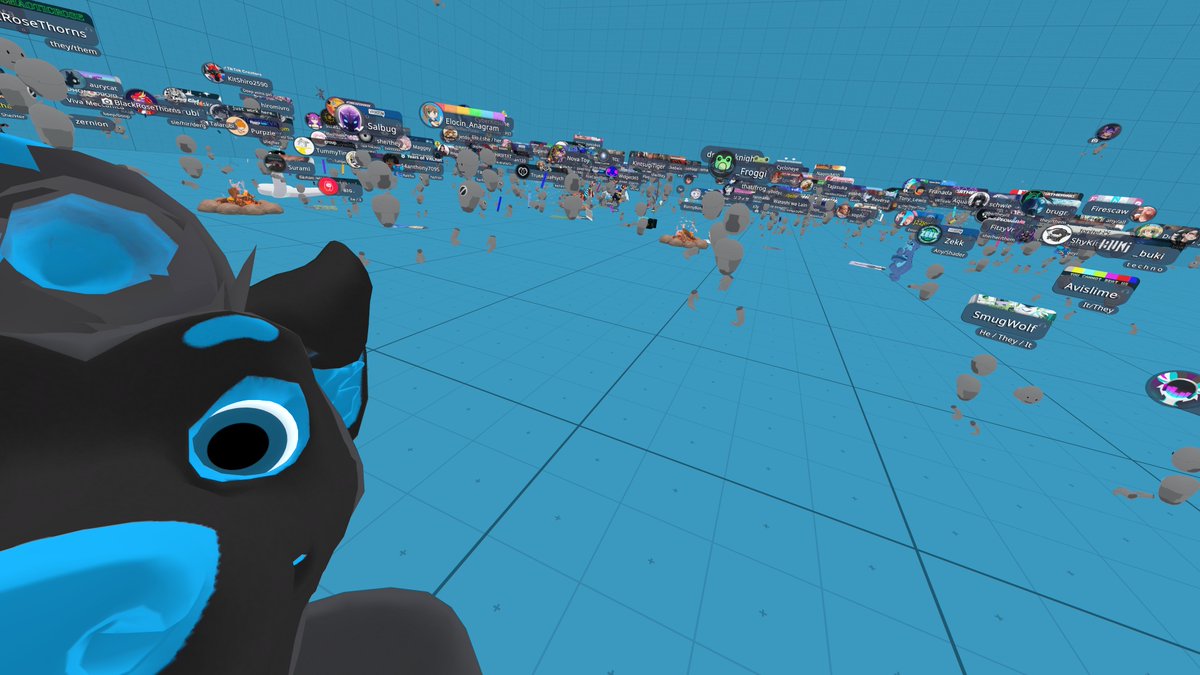 215 users in 1 world... my computer is melting 🔥