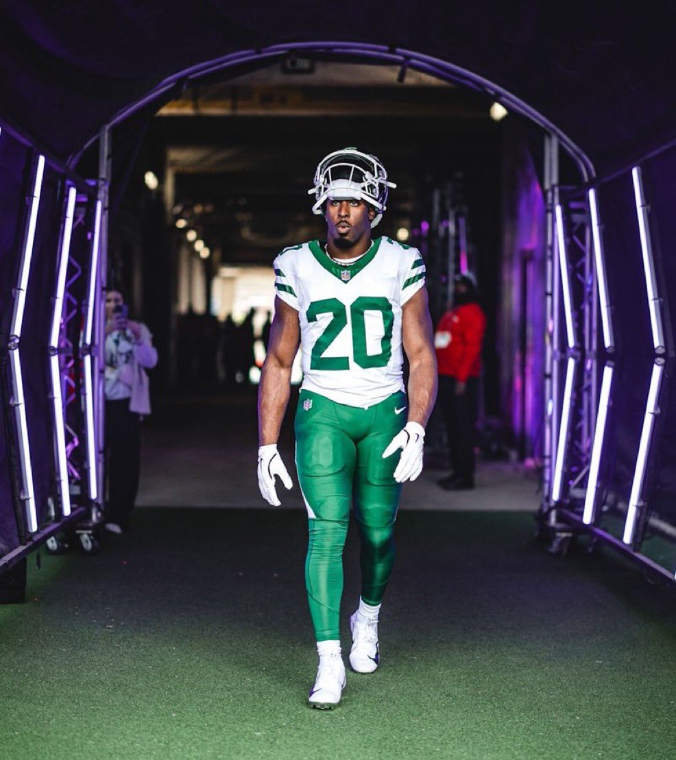 DynastyDadFF's tweet image. 12 Dynasty RBs Worth mid 1st+

3 1sts
1 Jahmyr Gibbs
2 Bijan Robinson

2 1sts+
3 De’Von Achane
4 Ashton Jeanty
5 Jonathan Taylor

1.02-1.05
6 Bucky Irving
7 TreVeyon Henderson
8 Omarion Hampton
9 Quinshon Judkins
10 James Cook
11 Christian McCaffrey
12 Breece Hall

Who's missing?