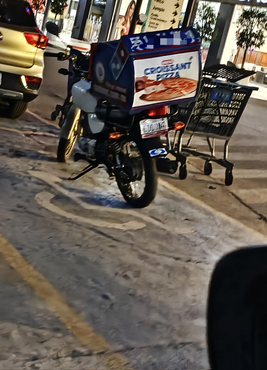 ¿Qué pasa aquí <a href="/dominosmx/">Domino's México</a>? 1 <a href="/CuspideSkyMall/">La Cúspide Sky Mall</a> no tiene lugar para motos?
 <a href="/cuartodemillamx/">Autoboutique 1/4 de Milla</a>