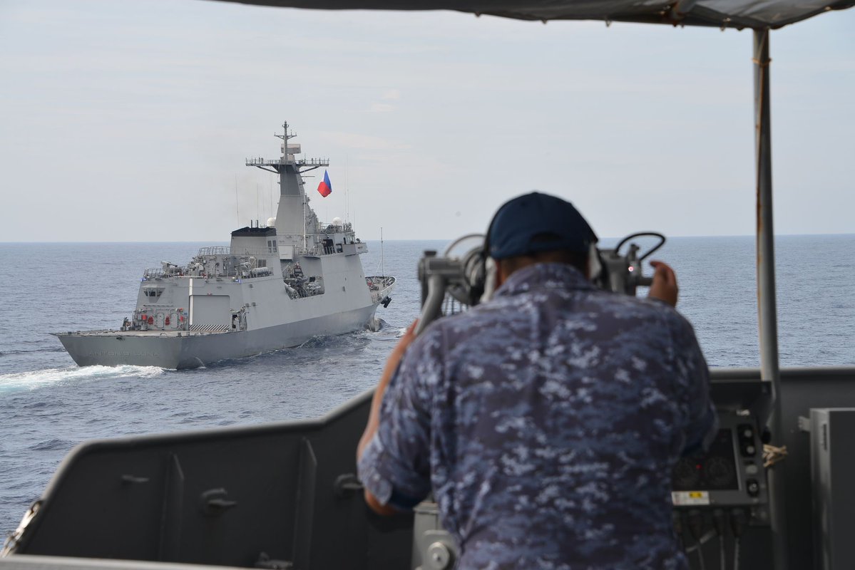 AmbJPNinPH's tweet image. Proud to witness @JMSDF_PAO’s participation in another 🇯🇵-🇵🇭 Bilateral Maritime Cooperative Activity (MCA). We’re sailing together to champion #UNCLOS and reinforce peace &amp;amp; stability across the Indo-Pacific. 🌊🚢 #FreeAndOpenIndoPacific