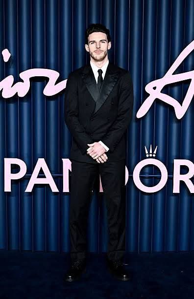 letsShare_'s tweet image. #AFC | Crowned Men’s Player of the Year at the FSA Awards!

A leader, a powerhouse, and the definition of consistency. Fully deserved. 

Congratulations to Declan Rice