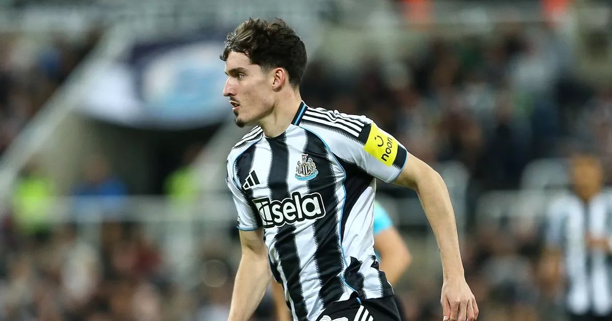 TMtalksball's tweet image. #AFC | I’m secretly wishing on Tino Livramento to Arsenal in 2026. My little dream.

Givairo Read is cool but i want the big fish. If i had to build the perfect RB it’d be Livramento.

If Ben is physically cooked… Tino has 2 years left on his deal next summer. That’s the one.