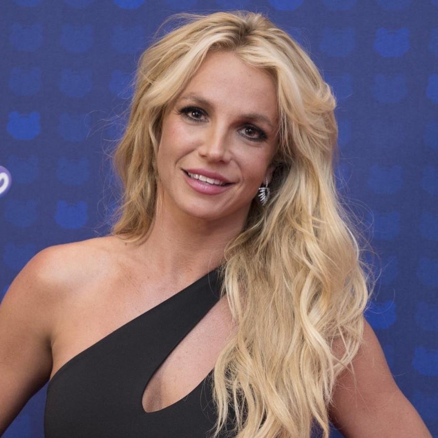 poptime's tweet image. 👑 Britney Spears, nossa eterna princesa do pop, está completando 44 anos hoje.

A cantora é dona de um dos álbuns femininos mais vendidos da história, é vencedora de um Grammy e já vendeu mais de U$ 150 MILHÕES de discos ao redor do mundo.