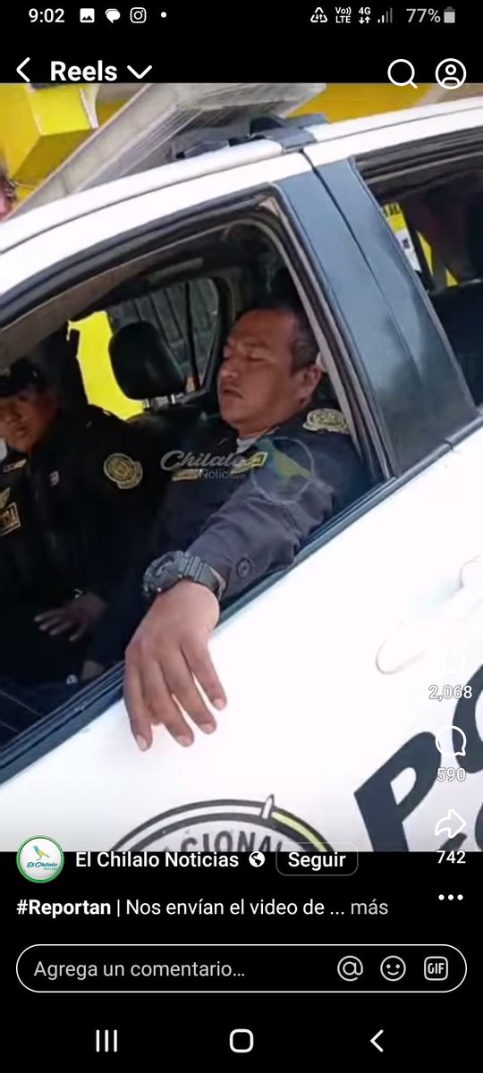 Nuestra policia tomando siesta en pleno servicio en Sullana