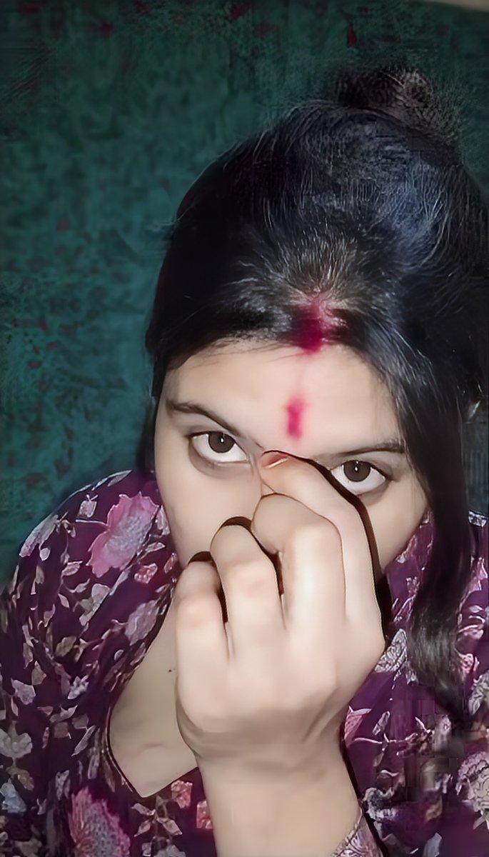 iankitasingh0's tweet image. 3️⃣9️⃣
तुम्हारी बाहों का एहसास ही अलग है...
जैसे सारी दुनिया से दूर एक नशा हो।”🫦💋♥️