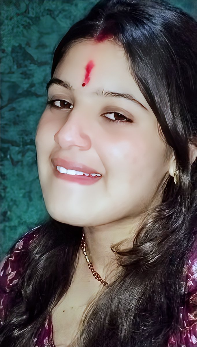 iankitasingh0's tweet image. 3️⃣9️⃣
तुम्हारी बाहों का एहसास ही अलग है...
जैसे सारी दुनिया से दूर एक नशा हो।”🫦💋♥️