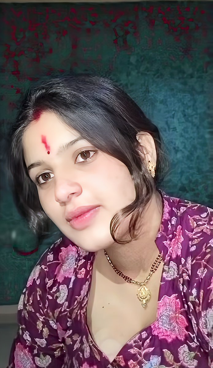 iankitasingh0's tweet image. 3️⃣9️⃣
तुम्हारी बाहों का एहसास ही अलग है...
जैसे सारी दुनिया से दूर एक नशा हो।”🫦💋♥️