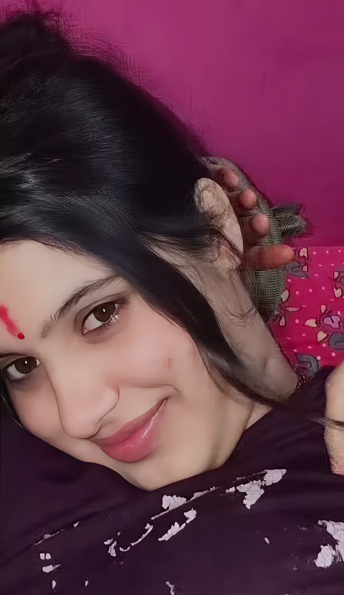 iankitasingh0's tweet image. 3️⃣9️⃣
तुम्हारी बाहों का एहसास ही अलग है...
जैसे सारी दुनिया से दूर एक नशा हो।”🫦💋♥️