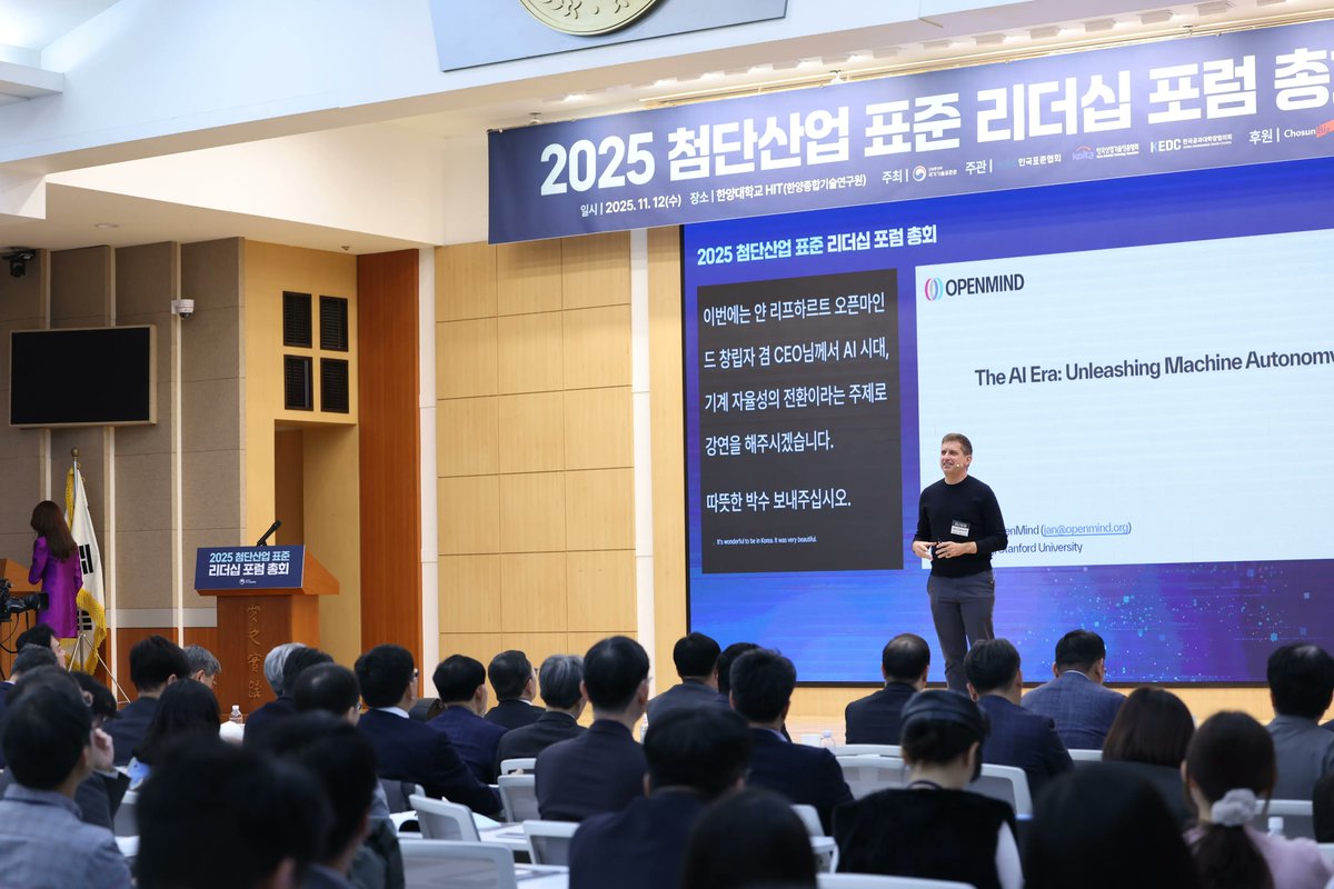 _l_Loading's tweet image. GM  tried a BrainPack demo: NVIDIA Thor ran multi-camera SLAM, depth and on-device LLM reasoning frame-by-frame, zero cloud lag. Robot reacted in real time and kept imagery local. Linking my wallet to FABRIC unlocked a badge too. @openmind_agi  game changer, thoughts?