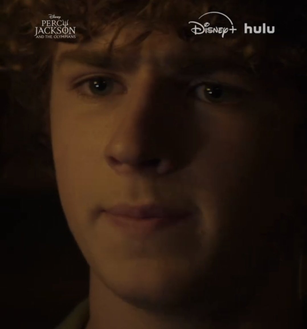 heroipercy's tweet image. A CLARISSE SORRINDO PRO PERCY?????????

meu deus será que é dps da cena que o ares da um esporro nela e eles mudaram pros dois conversarem 😭😭😭