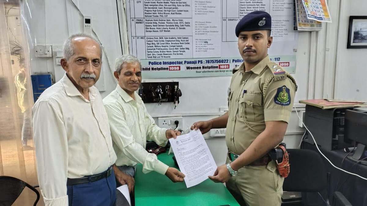 Mohan_HJS's tweet image. Hindu Janajagruti Samiti has filed a police complaint against @RanveerOfficial for allegedly insulting Hindu religious sentiments during his act at #IFFI in Goa.

HJS has demanded legal action, a public apology &amp;amp; stricter conduct rules for future events.
#Hindu #GoaNews