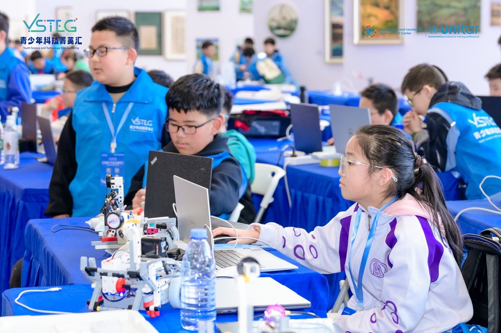 zmrobot's tweet image. Global Youth Science and Technology Elite Gala-AI for the future 
November 30th in Xi an  city
  --ZMROBO Super AI
#WRC #SuperAI #SuperTrack #robot