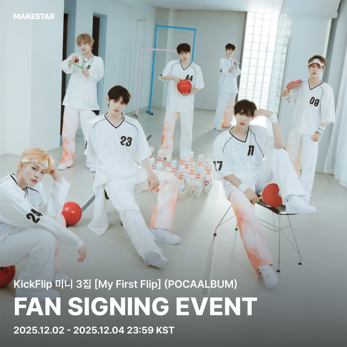Makestarcorp's tweet image. #KickFlip (#킥플립) 미니 3집 [#My_First_Flip] (POCAALBUM) Fan Signing Event Open!

📢본 이벤트는 ‘KGMA 스페셜 무대’ 착장의 KickFlip과 함께 합니다!

🖤응모자용 포토카드 *축구부ver.
🤍당첨자 전원 미공개 포토카드 1세트
🖤당첨자 중 사전 공지된 좌석 번호를 뽑은 3명 단체 와이드…