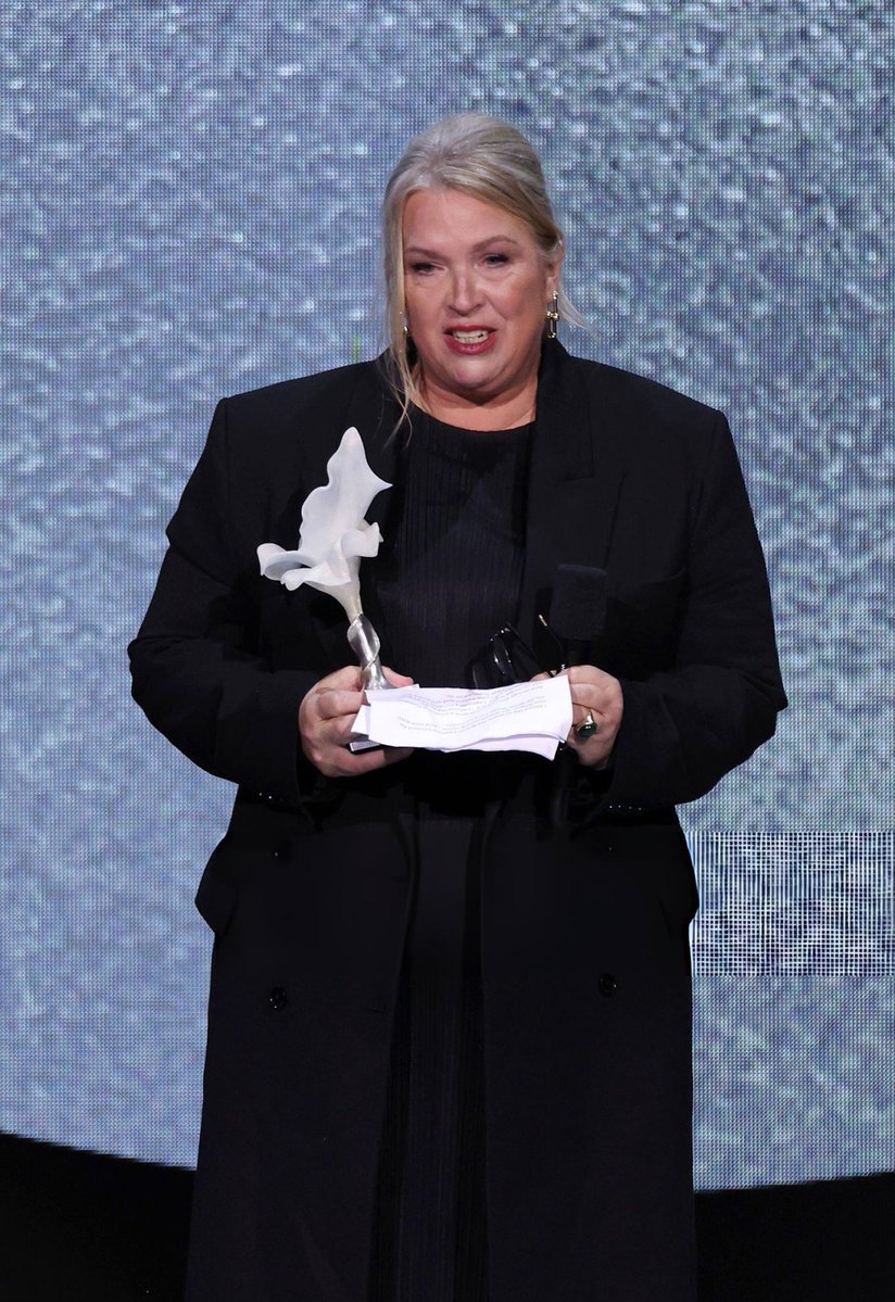 izzah_vl's tweet image. kate hawley was honoured as the costume designer of the year at the british fashion awards 2025 for her work in frankenstein, so glad she is getting her flowers.