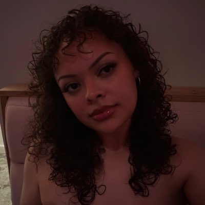 21lor3na's tweet photo. hi there🖤 https://t.co/KTP3PsHNIk