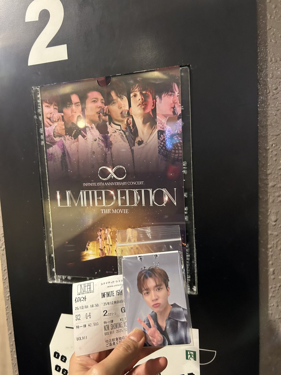 saranhetokki's tweet photo. #INFINITE  #LimitedEdition  何度見ても良い映画〜
街はクリスマス🎄
白い告白だね☃️ アジュチャリッチ〜🎵 https://t.co/FzKV6IN31K