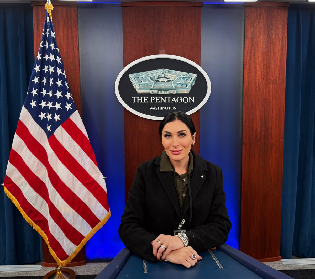 LauraLoomer's tweet image. Not bad for my first day on the job. 🧾