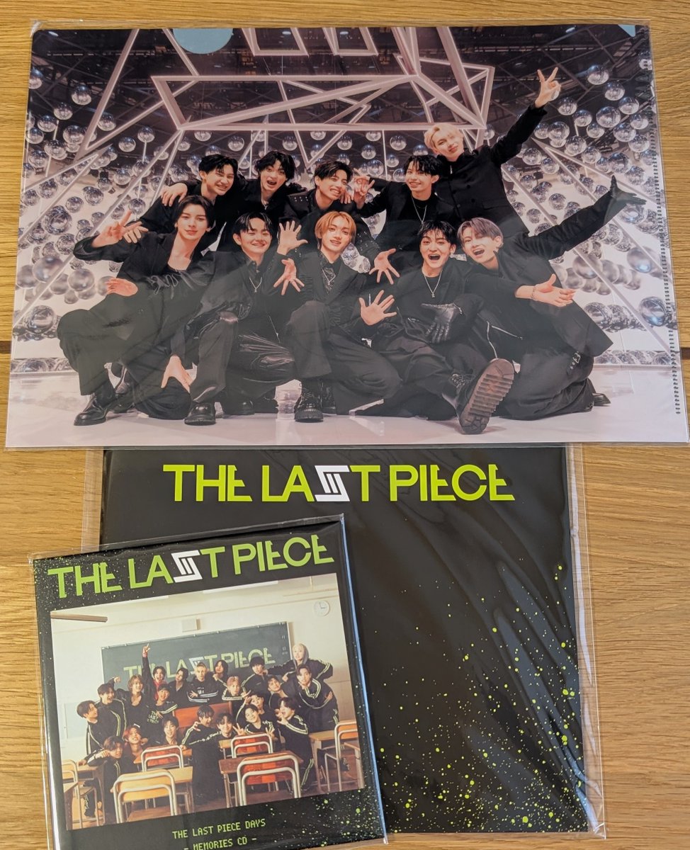卒アルが 、、 卒アルが 、、 届いたーー😭 #THELASTPIECE #ラスピ