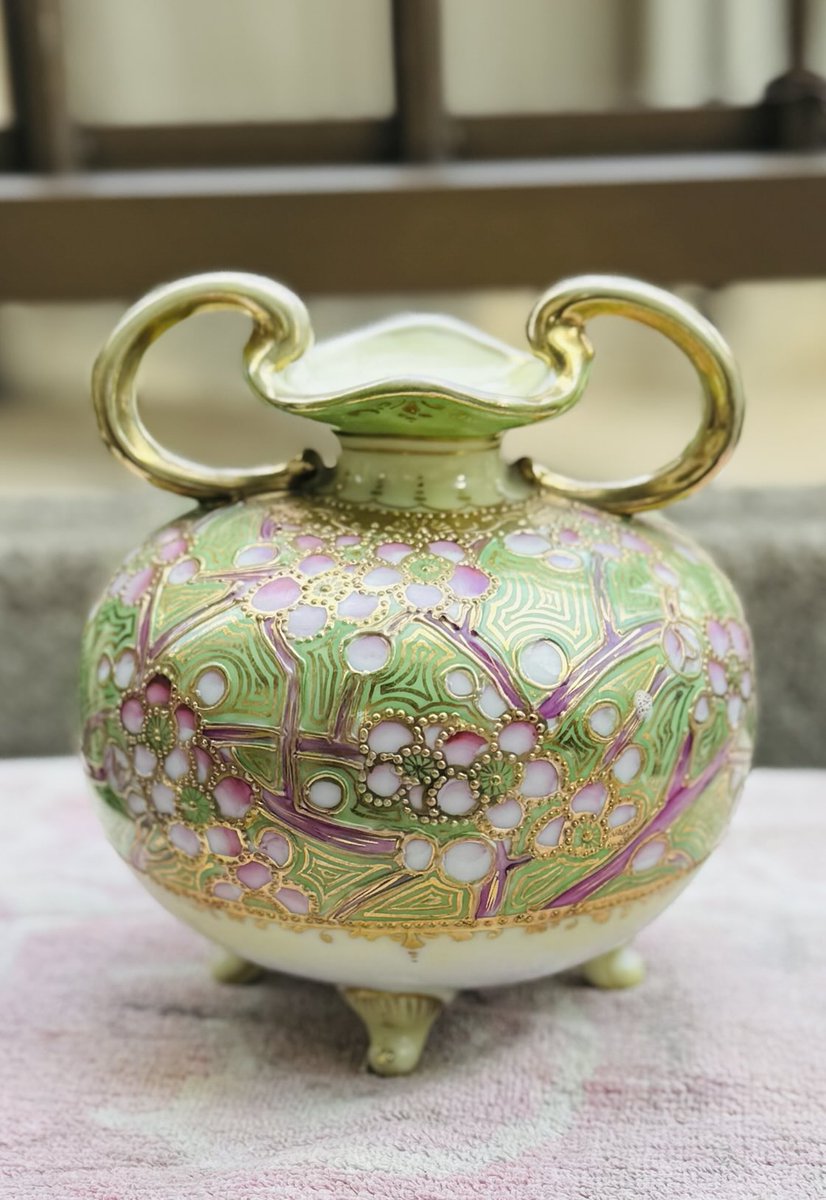 1842 オールドノリタケ　双耳花紋花瓶  時代物 オールドノリタケの小さな花瓶。 高さ15cm。 バックスタンプから時代は