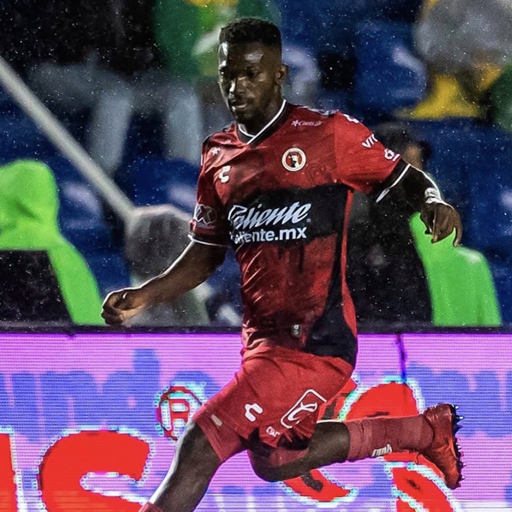 Linea_azulcrema's tweet image. Vitinho. 24 años, extremó por derecha 🇧🇷

Otro de los jugadores que podría entrar en el intercambio entre Xolos &amp;amp; América. 👀

Jardine lo conoce muy bien de San Luis.