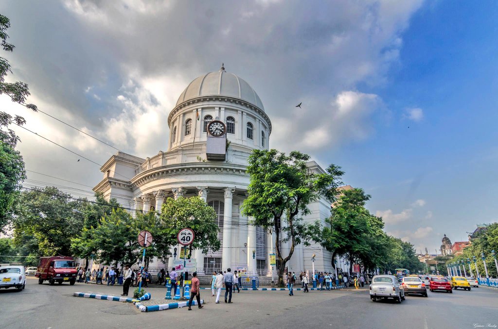 KolkataTCOE's tweet photo. Kolkata is not just about Victoria Memorial and Howrah Bridge. The city has some wonderful architectural wonders that blend its colonial past and its restored aesthetics.

Here are some 👇, can you name all of them? https://t.co/XNKcAw30bQ