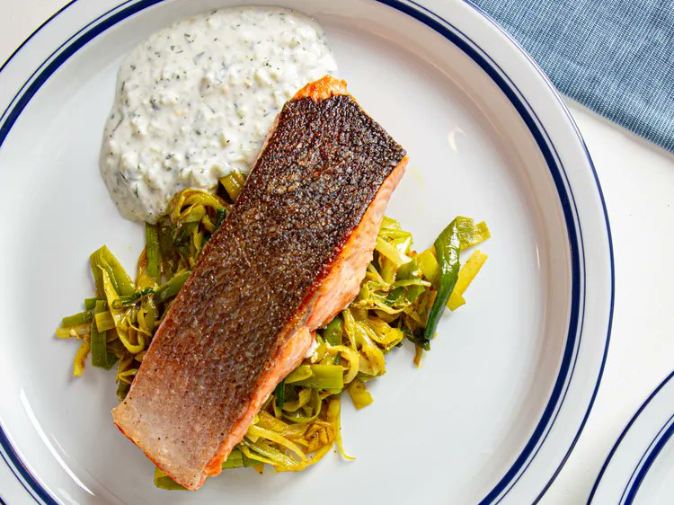 4j49_'s tweet photo. 🐟 Crispy Fish Skin Hack
Dry skin, hot oil, press flat, don’t move till it’s golden and crisp. Perfect every time!
#FishTips #CrispySkin #HomeCooking https://t.co/qTP2ZYIjBz