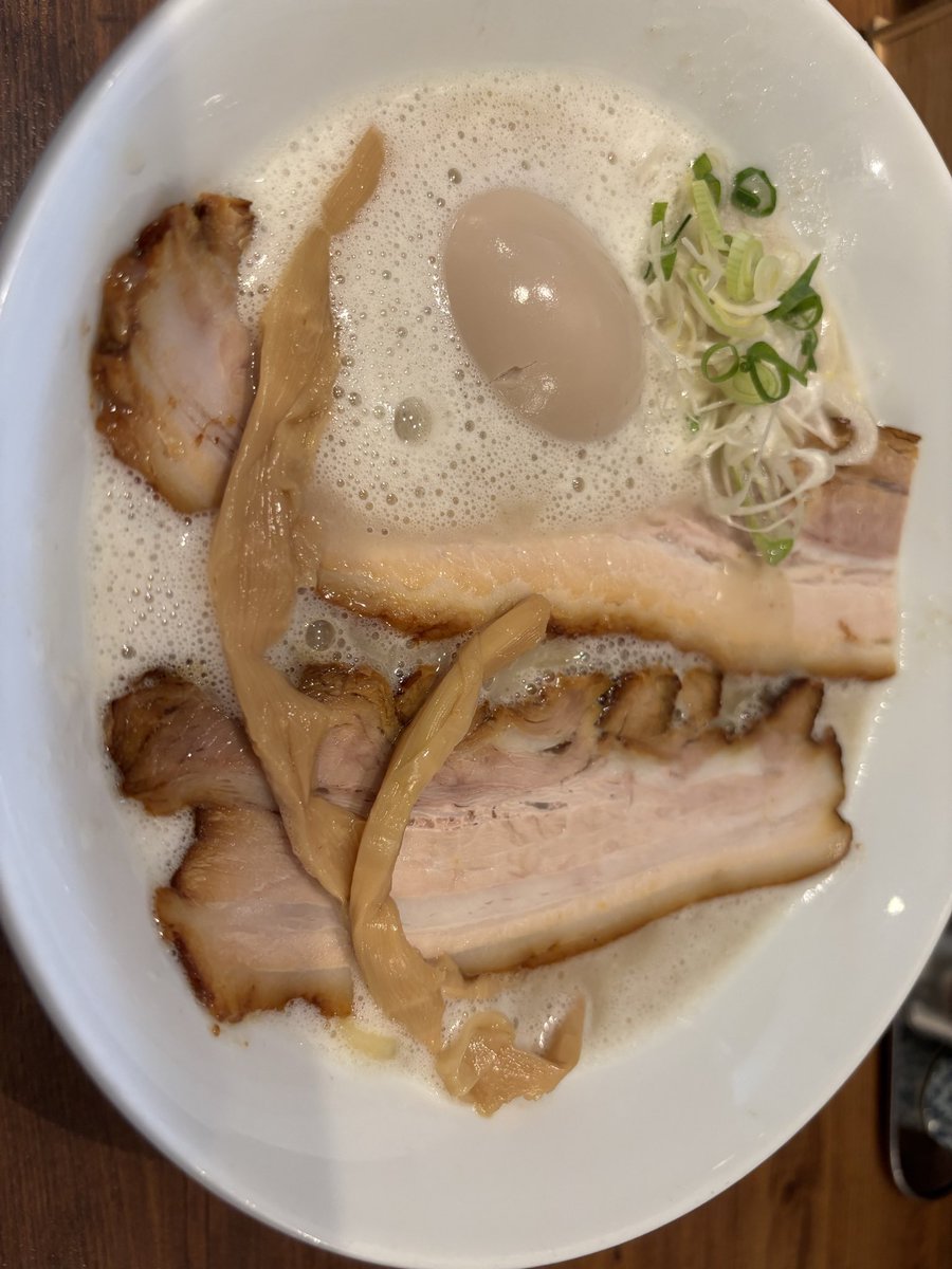 中百舌鳥のロケットキッチンで 特製の鶏白湯塩食べました  鶏白湯っていつからあったんやろ 子供の頃なかったですよよ 美味かったです^ ^