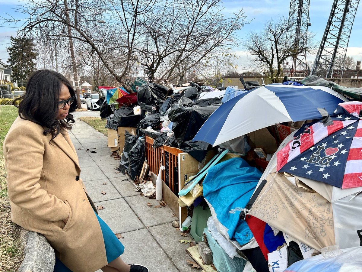 AlexCTaliadoros's tweet image. Janeese is the real deal.

She’s genuinely the most courageous person I know. She shows up for our communities in ways no one else does.

Janeese is also DC to the bone and loves all its people. She can’t stand corruption and is deeply committed to making DC government work well.