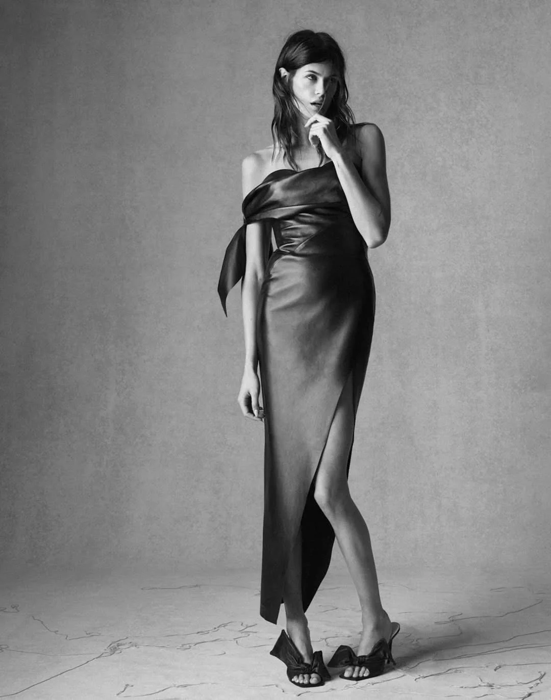 kaia gerber grey dress News on X / X EOY