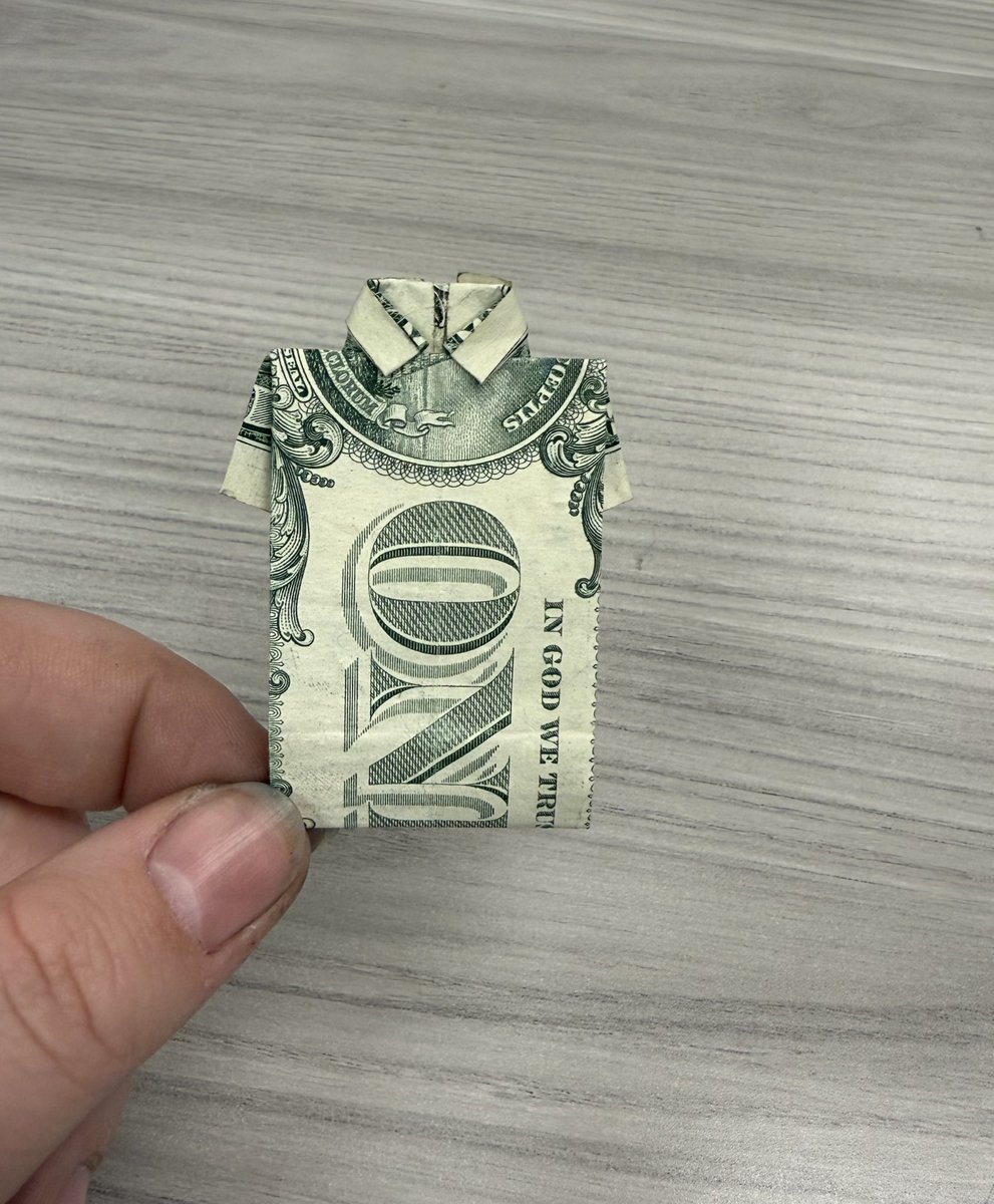 navigatingseas's tweet image. using origami as a way of saving money bc i think it’d be embarrassing to hand a cashier a t shirt shaped dollar bill