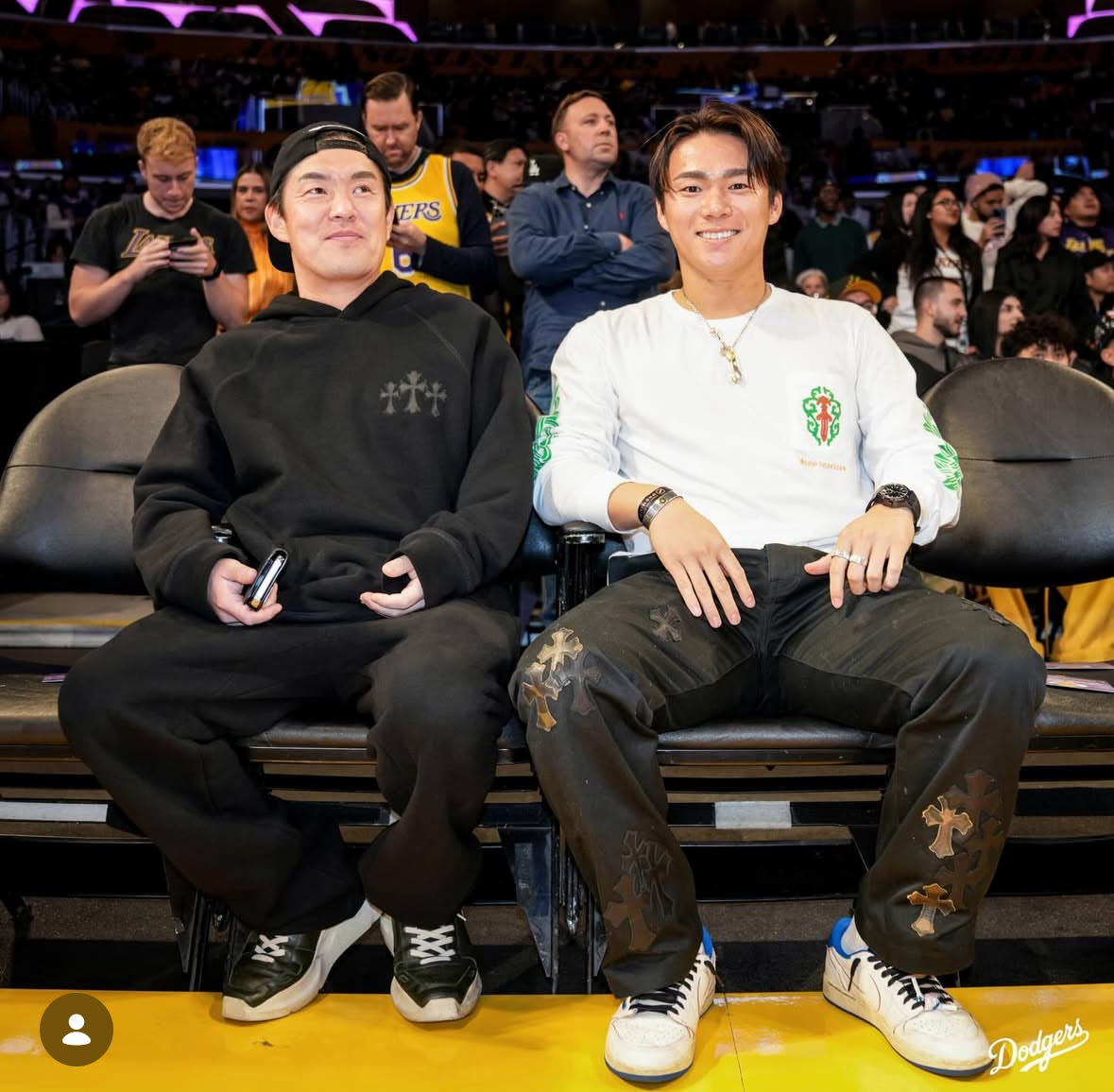 無地にクロムハーツでシンプルな山本由伸。お洒落じゃん！