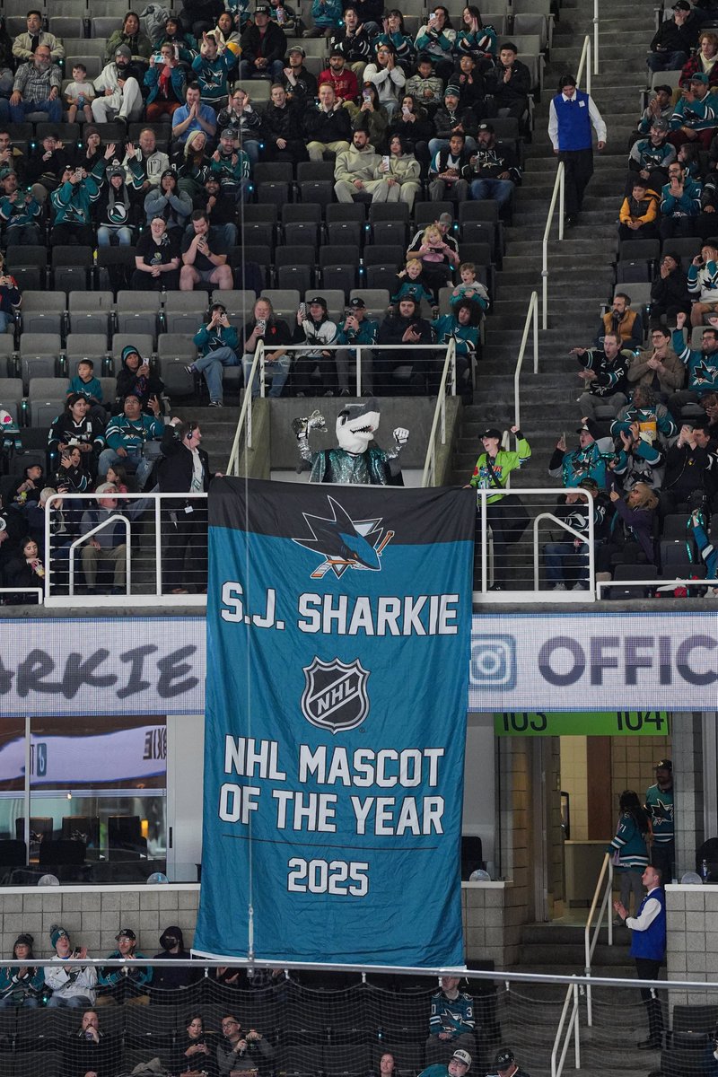 SanJoseSharks's tweet photo. That's NHL Mascot of the Year, S.J. Sharkie to you. 👏 https://t.co/eNa2sNtIU3