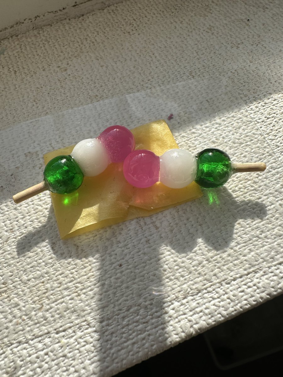 yuki_Fuyuumare's tweet photo. レジンでだんご作ってます🍡
¯⌣̈⃝⌣̈⃝⌣̈⃝¯
 #レジン https://t.co/MSfW2kIw0r