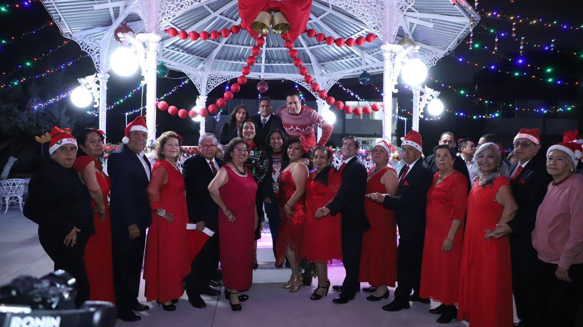 difhgo's tweet image. Edda Vite Ramos, presidenta del Patronato, acompañó el encendido del árbol navideño en CEAM, dando inicio a una temporada llena de alegría. Celebramos una Navidad en casa, compartiendo momentos que iluminan el corazón. 🎄🎅🏻⭐️