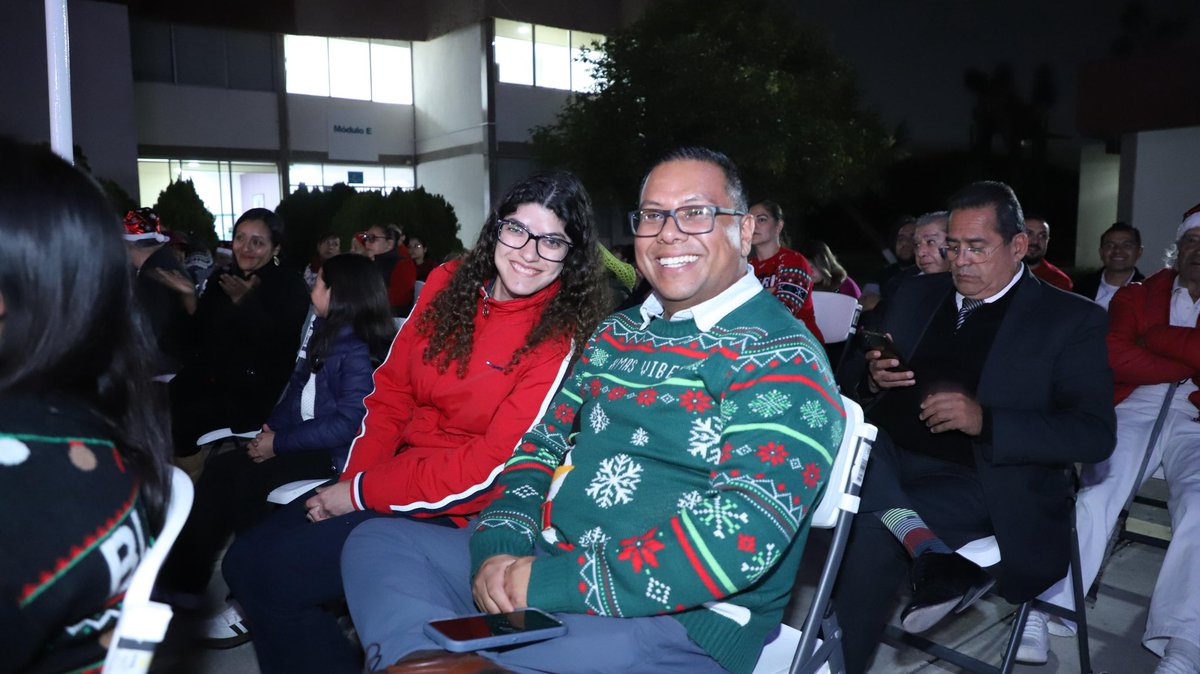 difhgo's tweet image. Edda Vite Ramos, presidenta del Patronato, acompañó el encendido del árbol navideño en CEAM, dando inicio a una temporada llena de alegría. Celebramos una Navidad en casa, compartiendo momentos que iluminan el corazón. 🎄🎅🏻⭐️