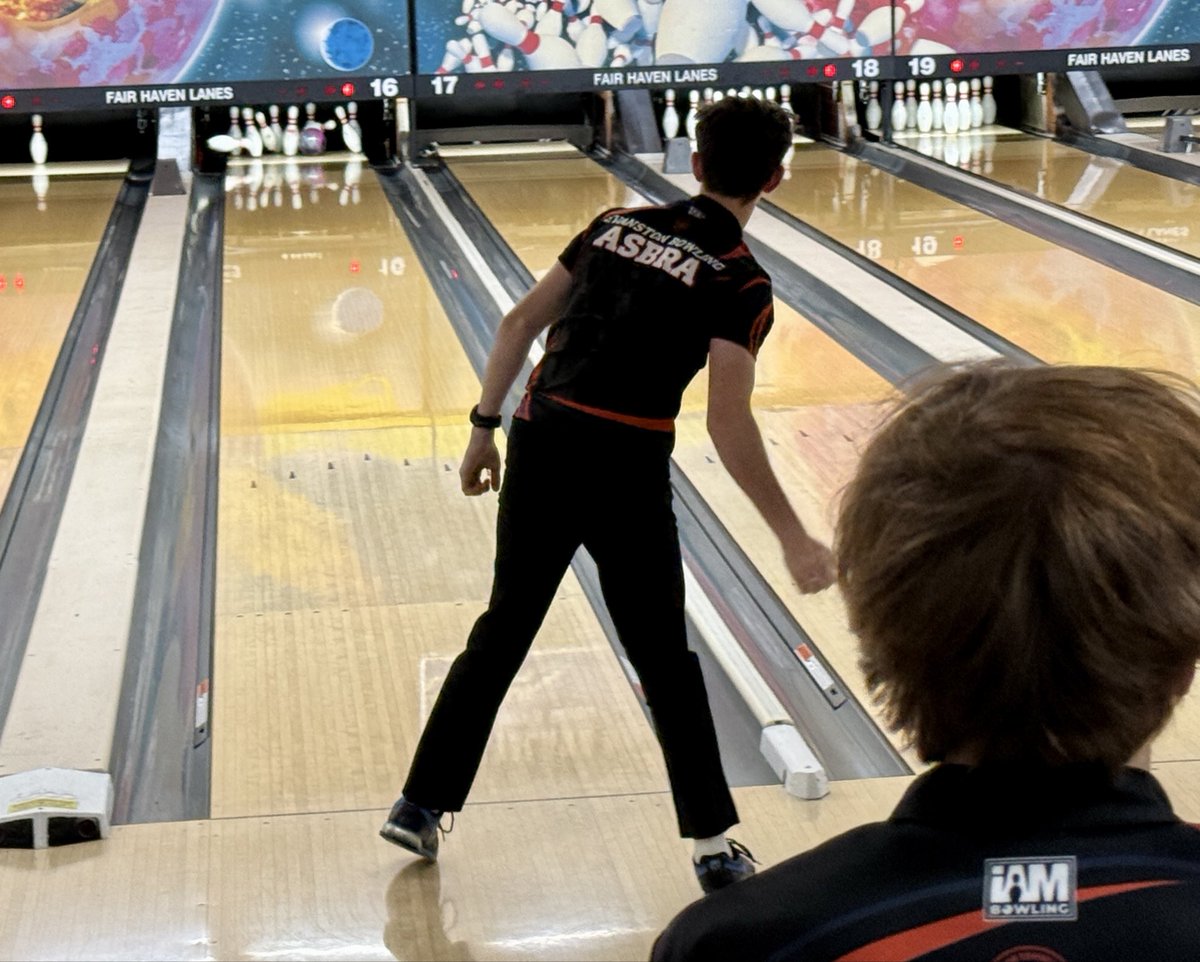 ETHSports's tweet photo. Boys 🎳 survives a perfect 300 game from Maze to defeat Grayslake North 3465-3422 in a close, back-and-forth match. High Series - Shane Asbra 640, Milo Harper 620, Michael Conroy 619 &amp; High Game Miles Gieraltowski 265. https://t.co/3Ez0oRfBSJ